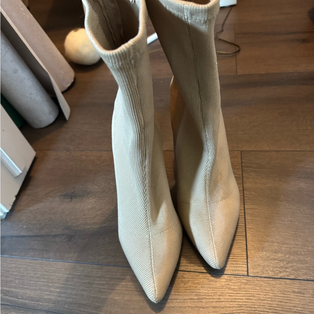 Elegant Beige Women's Boots